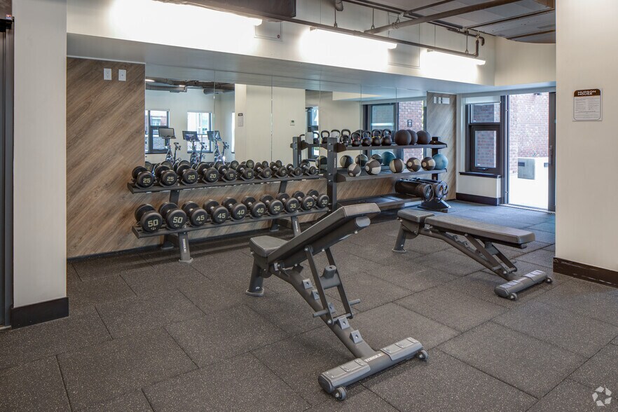 More Photos Of 1700 Blanshard St, Victoria Apartments For Lease