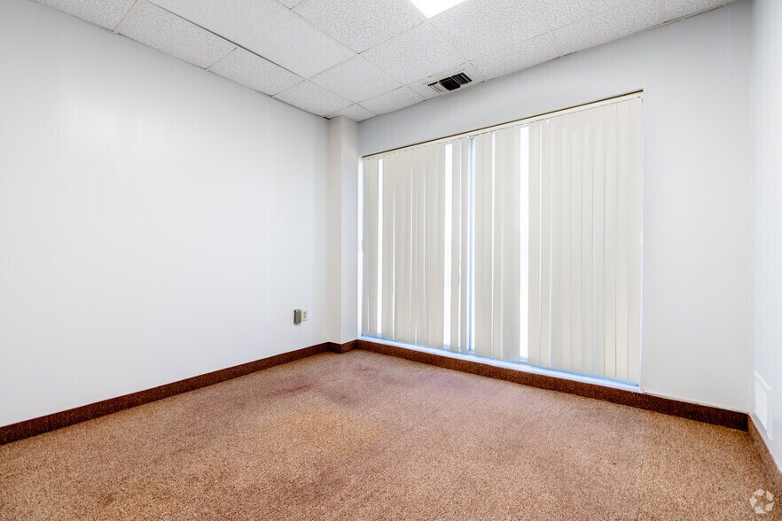 More Photos Of 3385 Airways Blvd, Memphis Office For Sale