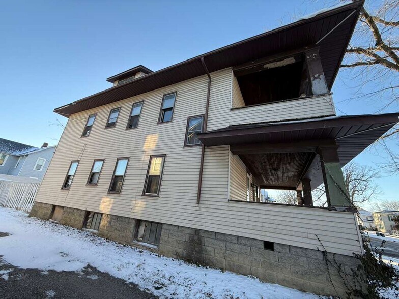 More Photos Of 569 E Church St, Marion Apartments For Sale