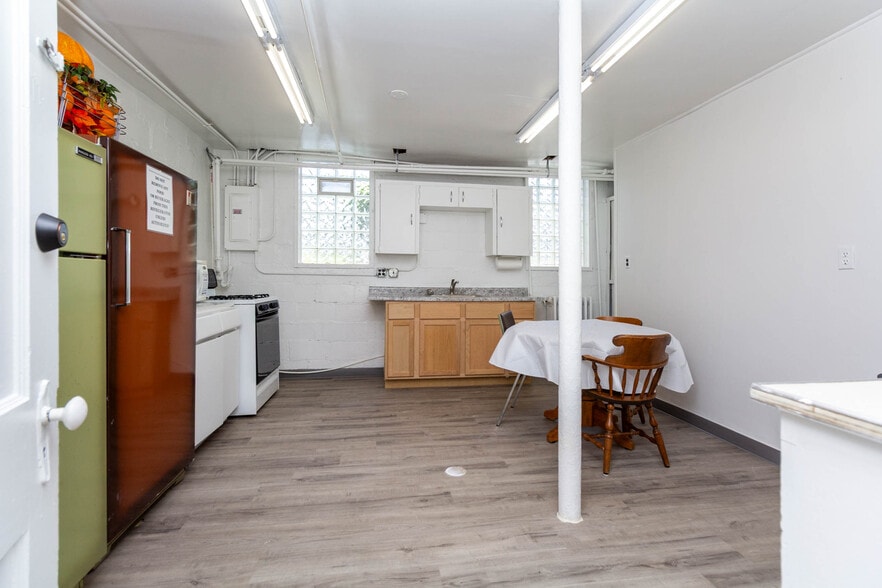 More Photos Of 1196 Joslyn Ave, Pontiac Religious Facility For Sale