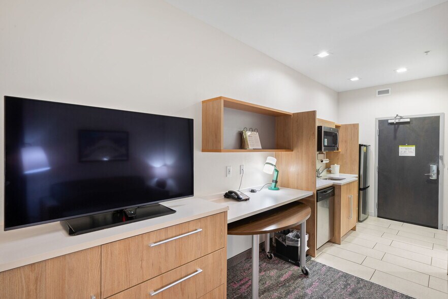 More Photos Of 5401 SW Loop 820, Fort Worth Hotel For Sale