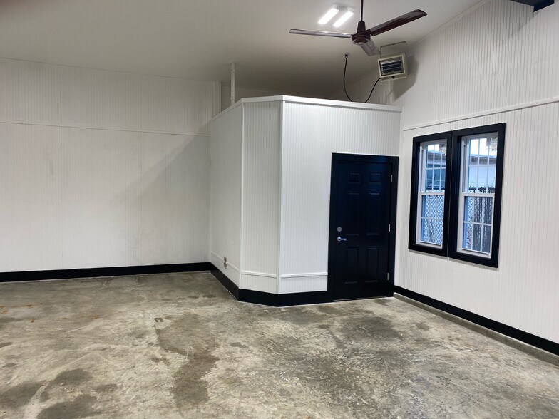 More Photos Of 134 Cockeysville, Cockeysville Warehouse For Lease