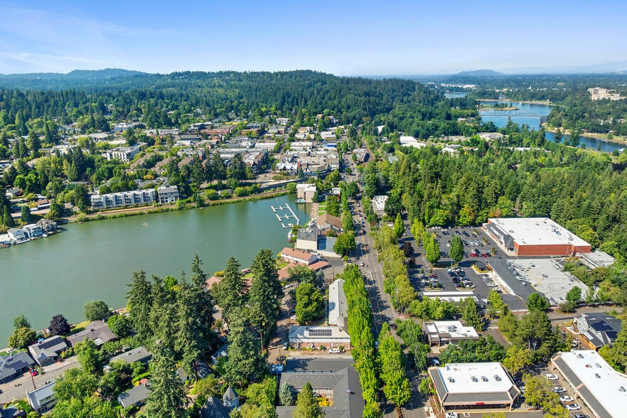 Primary Photo Of 50 Northshore Rd, Lake Oswego Apartments For Sale
