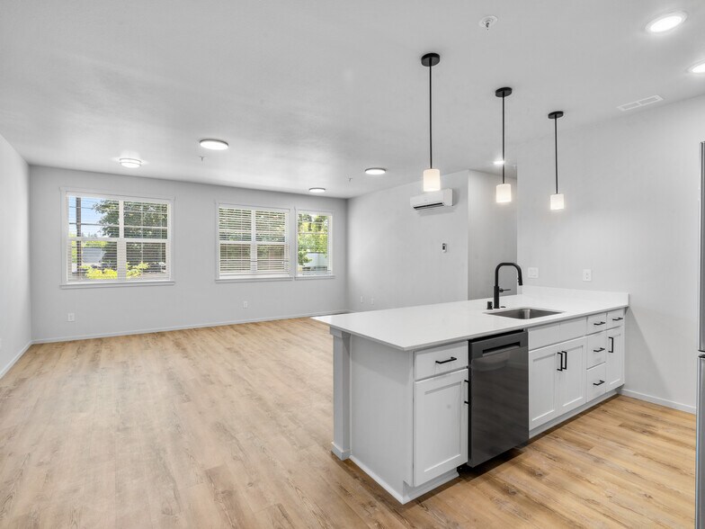 More Photos Of 4202 NE Morrow Rd, Vancouver Apartments For Sale