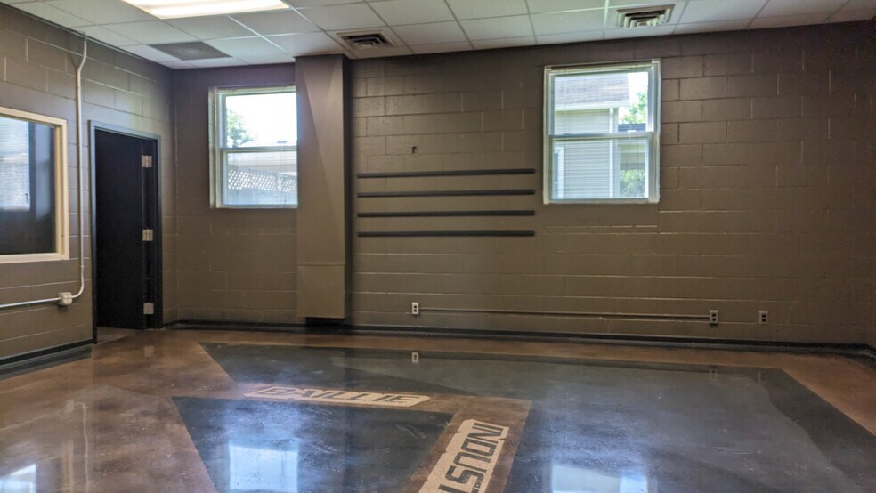 More Photos Of 400 Madison st, Towanda Flex For Sale