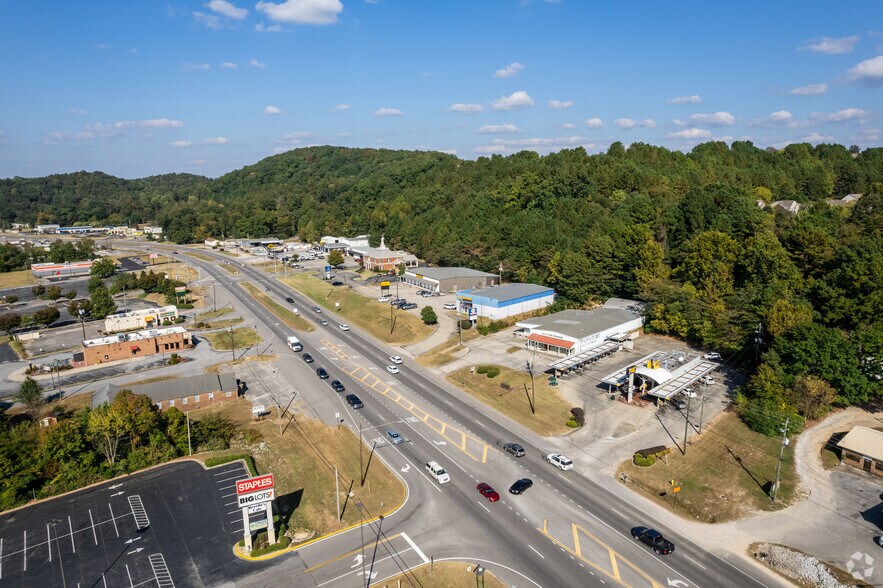 More Photos Of 3543 Pelham Pky, Pelham Showroom For Lease