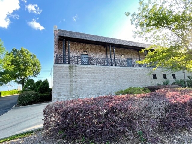 More Photos Of 1896 Main St, Madison Storefront Retail Office For Lease