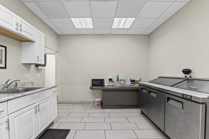 More Photos Of 26051 Michigan Ave, Inkster Warehouse For Sale