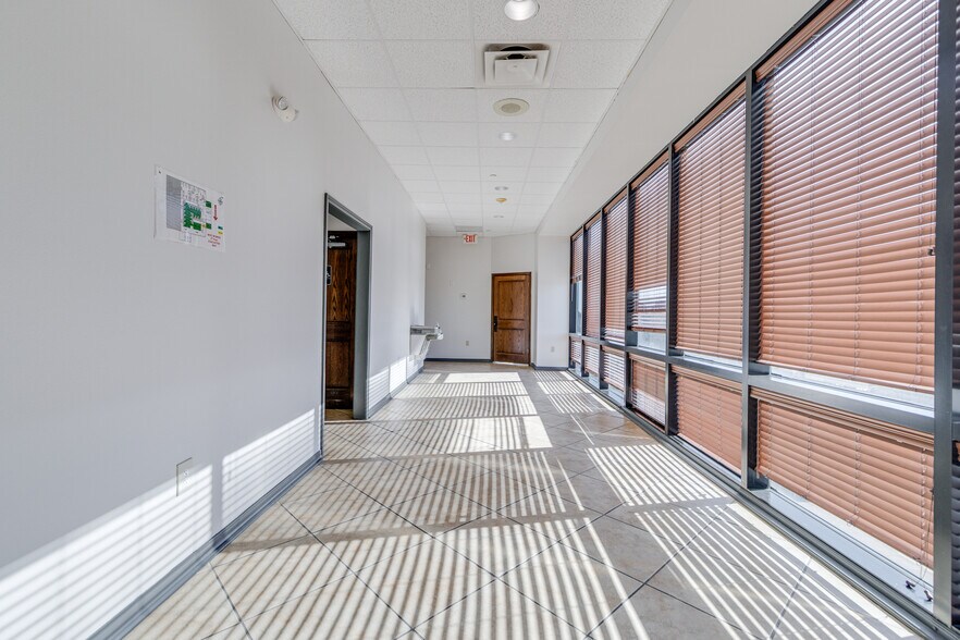 More Photos Of 2500 N 7th St, West Monroe Office For Lease