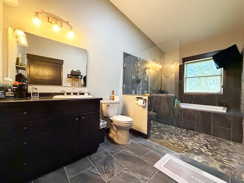 More Photos Of 359 Elm st, New Auburn Freestanding For Sale
