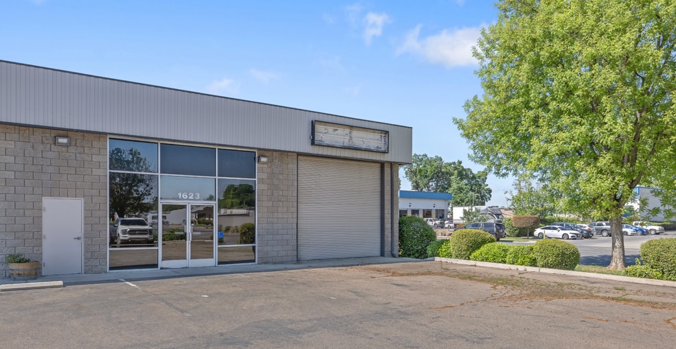 Primary Photo Of 1623 E Main St, Visalia Warehouse For Lease
