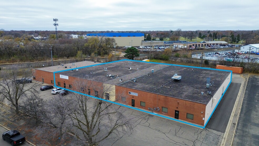 More Photos Of 5211 Lakeland Ave N, Crystal Industrial For Lease