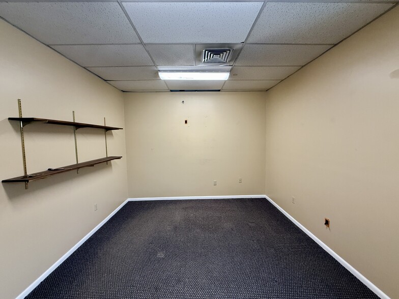 More Photos Of 8 Logan St, Carnegie Flex For Sale