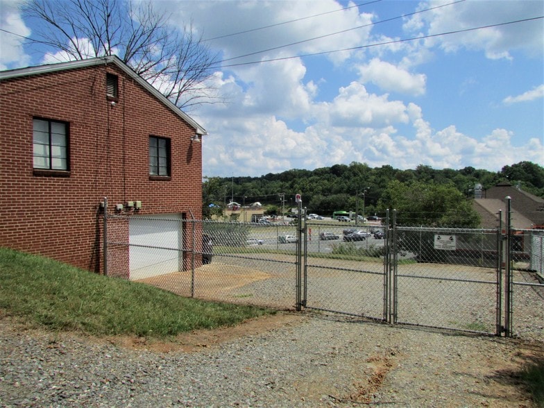 More Photos Of 1064 Salisbury Ridge Rd, Winston-Salem Office For Sale