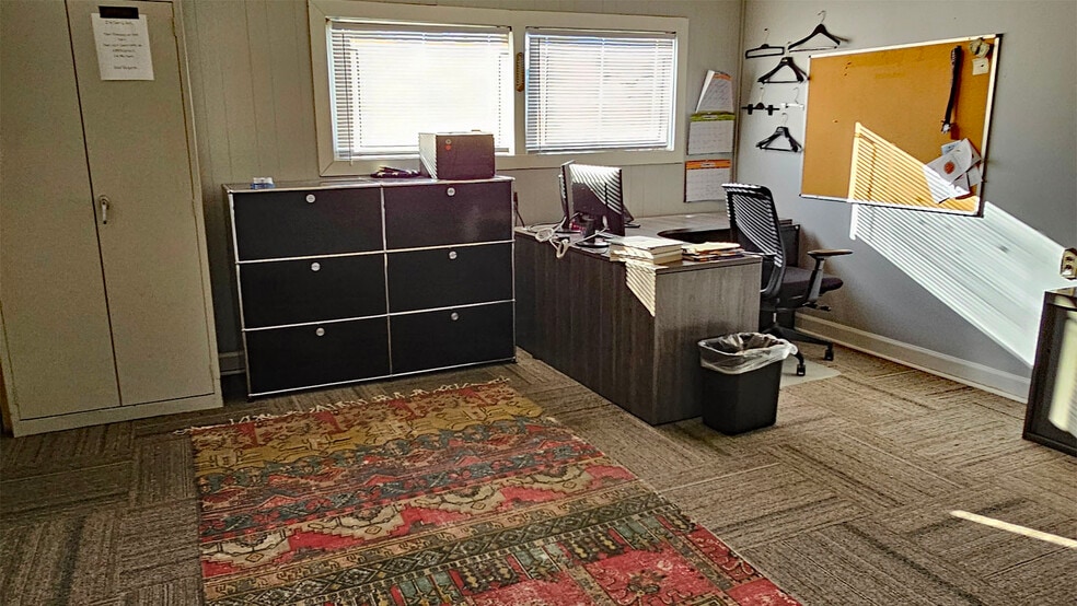 More Photos Of 120 S Church Ave, Garland Manufacturing For Lease