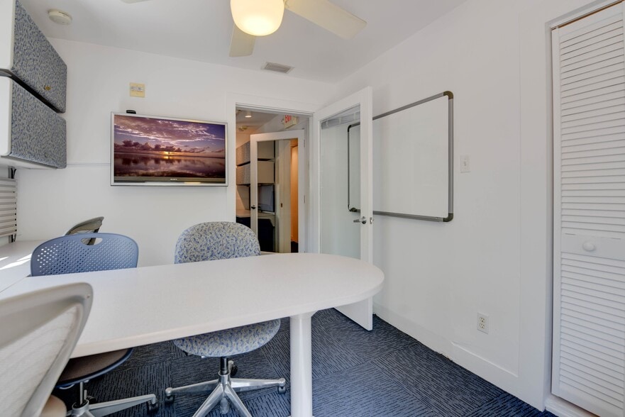 More Photos Of 701 Simonton St, Key West Office For Sale