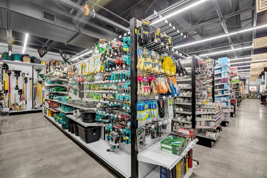 More Photos Of 82705 Overseas Hwy, Islamorada General Retail For Sale