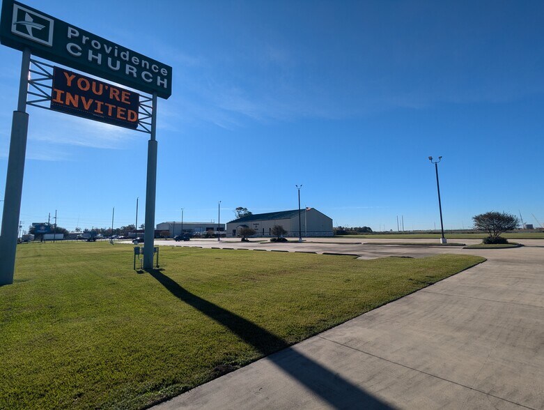 More Photos Of 5315 N Twin City Hwy, Nederland Warehouse For Sale