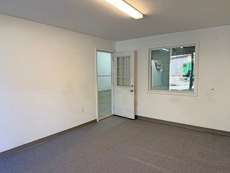 More Photos Of 424 Route 125, Brentwood Warehouse For Lease