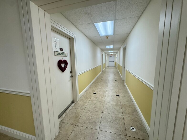 More Photos Of 9210 Sunset Dr, Miami Office For Lease