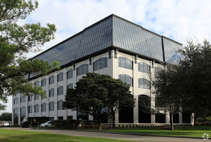 More Photos Of 109 N Post Oak Ln, Houston Office For Lease