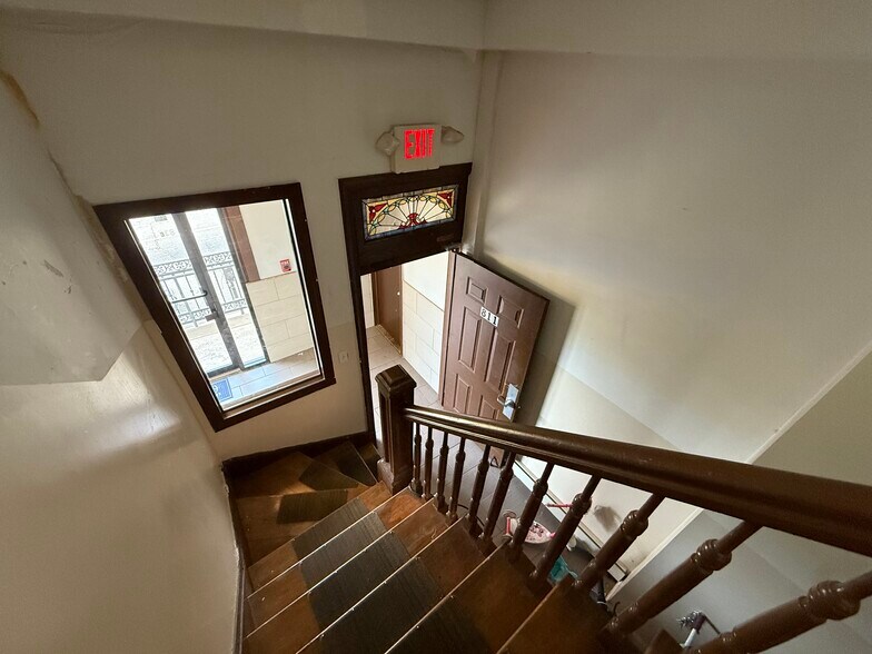 More Photos Of 811 30th St, Union City Storefront Retail Residential For Sale