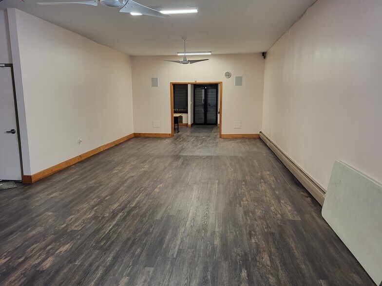 More Photos Of 1688 Webster Ave, Bronx Drugstore For Lease