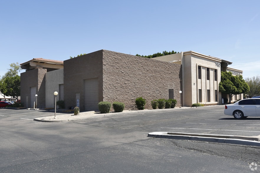 More Photos Of 7950 E Acoma Dr, Scottsdale Research And Development For Lease