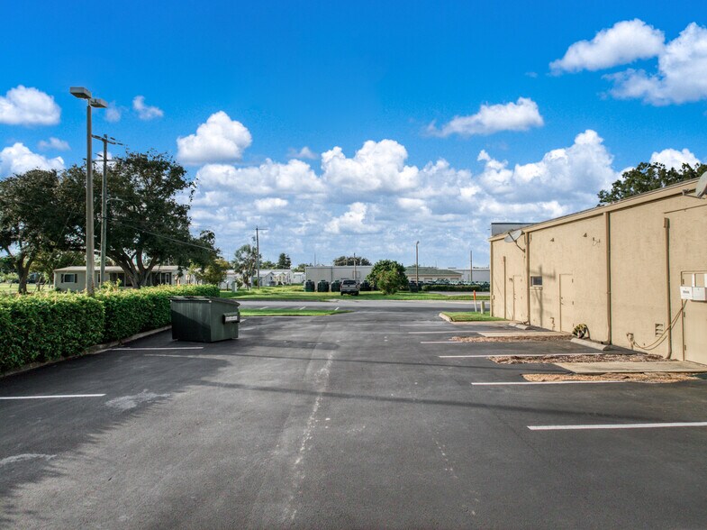 More Photos Of 33 Ryant Blvd, Sebring Medical For Sale