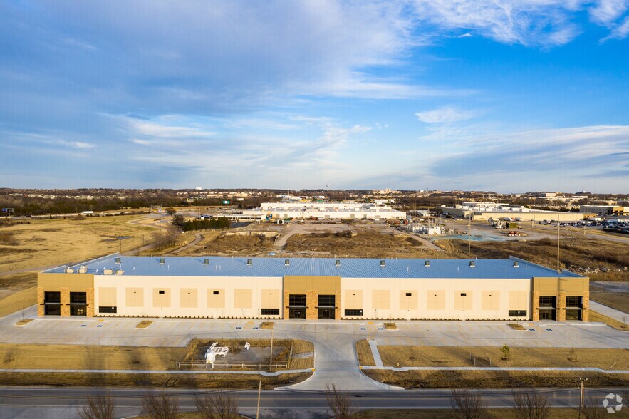 More Photos Of 5665 S 129th East Ave, Tulsa Distribution For Lease