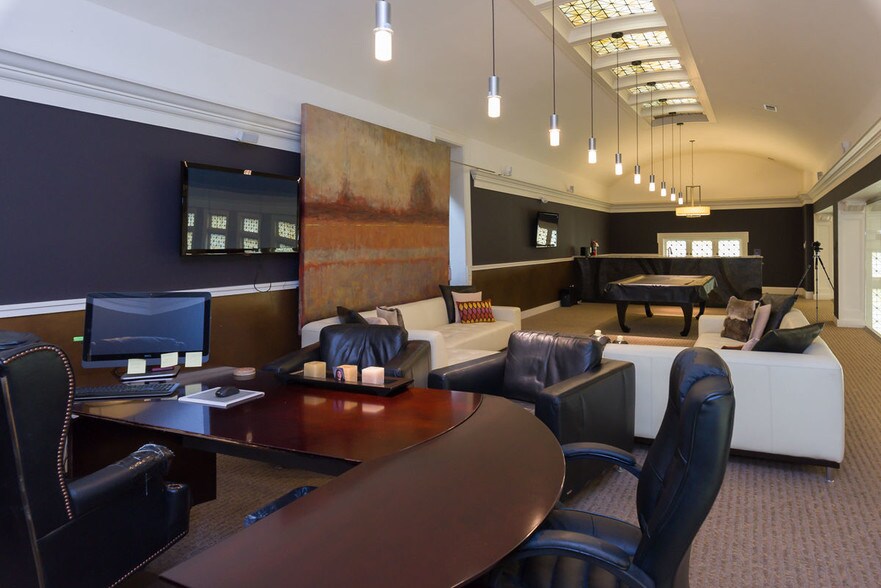 More Photos Of 871 N Park St, Columbus Office For Sale