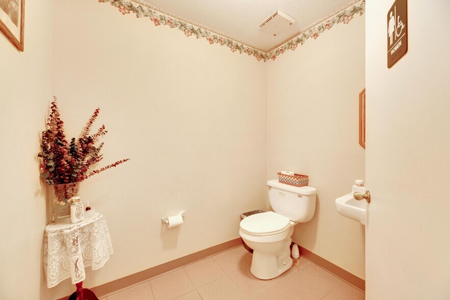 More Photos Of 3001 S Kings Ave, Brandon Religious Facility For Sale