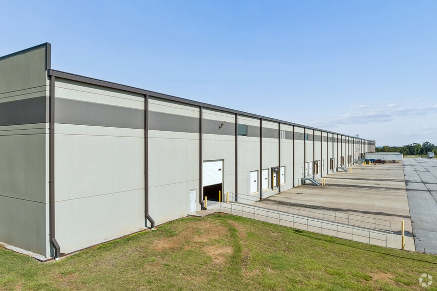 More Photos Of 785 Victor Hill Rd, Greer Distribution For Lease