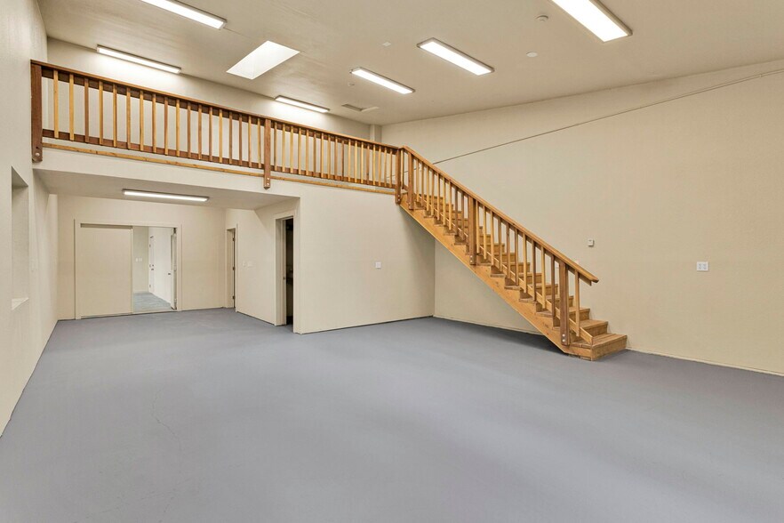 More Photos Of 614 W Fairway Blvd, Big Bear City Warehouse For Sale