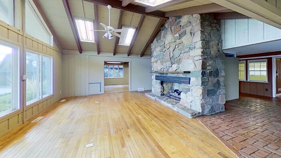 More Photos Of 615-643 E Saginaw Hwy, Grand Ledge Unknown For Lease