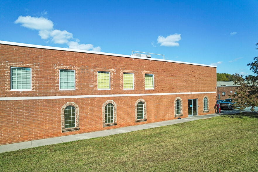 More Photos Of 4795 Commercial Plaza St, Winston-Salem Manufacturing For Sale