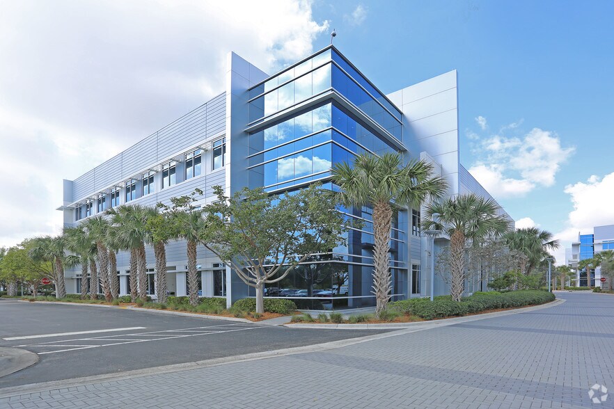 More Photos Of 1825 NW Corporate Blvd, Boca Raton Office For Lease