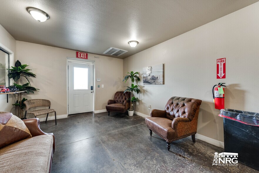 More Photos Of 7300 S County Road 1270, Midland Warehouse For Lease