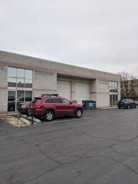 More Photos Of 12549 Holiday Dr, Alsip Warehouse For Lease