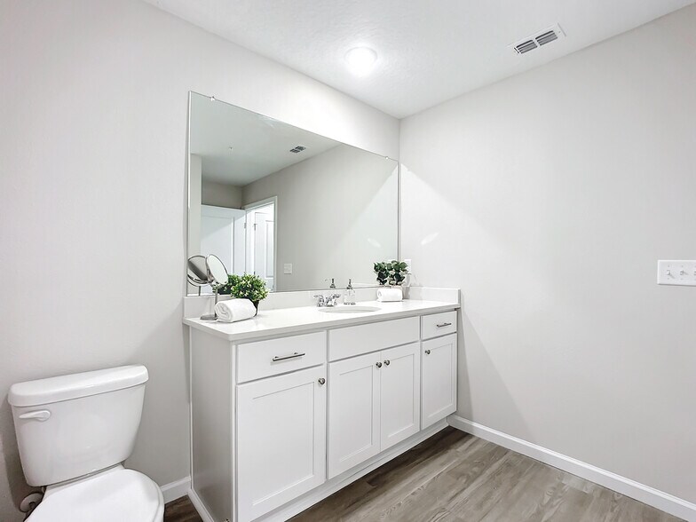 More Photos Of 6421 Breezy Oaks Way, Jacksonville Apartments For Sale