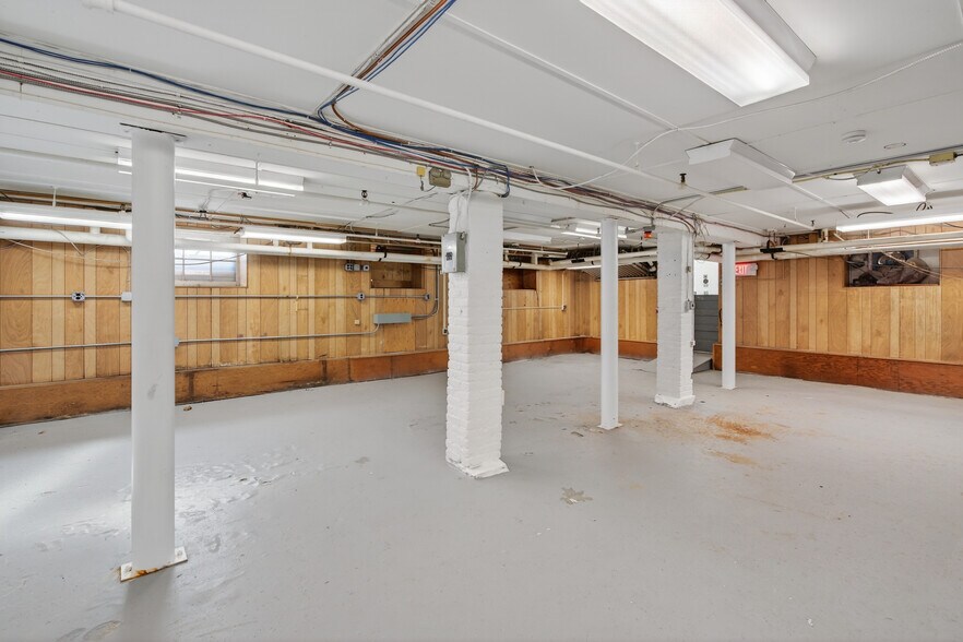 More Photos Of 61 Crown St, Kingston Office For Lease