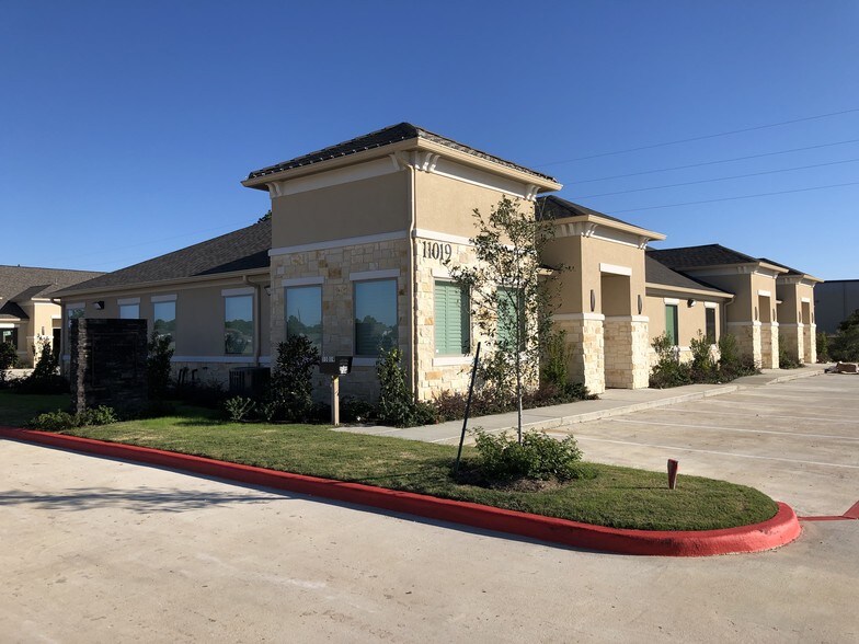 More Photos Of 11023 Northpointe Blvd, Tomball Medical For Sale