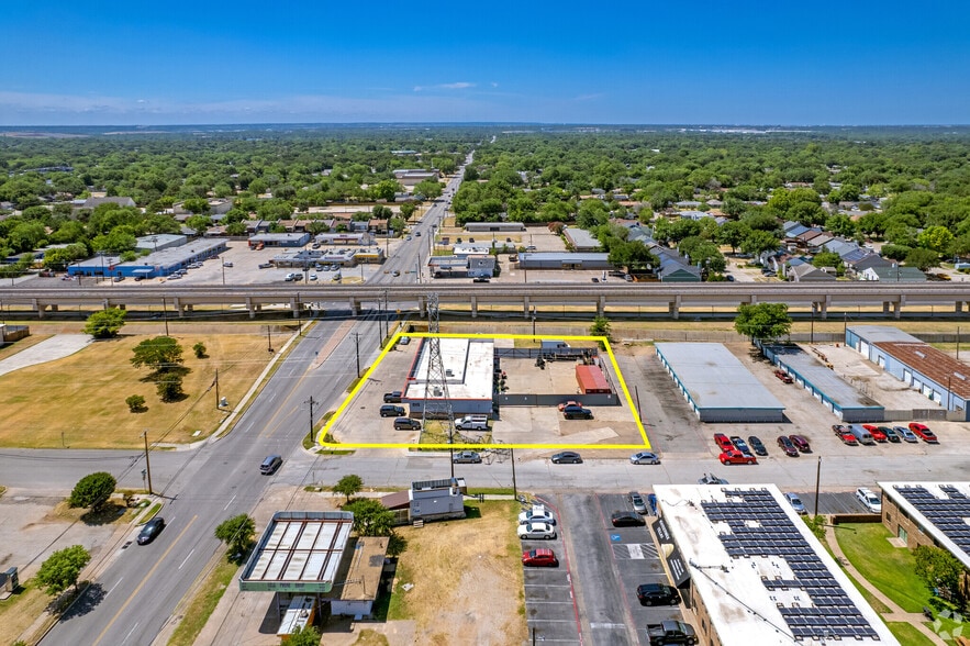 More Photos Of 109 N Story Rd, Irving Service For Sale