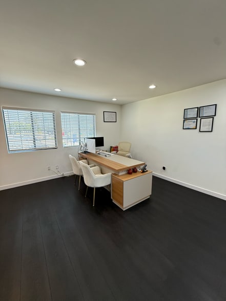 More Photos Of 207 W Alameda Ave, Burbank Office For Sale