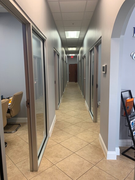 More Photos Of 8810 Commodity Cir, Orlando Showroom For Lease