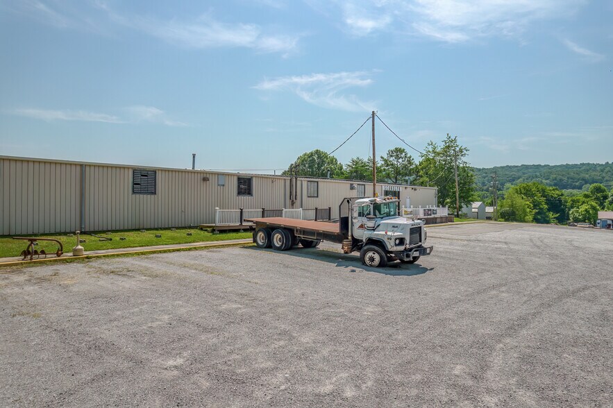 More Photos Of 801 Larry Byrd Rd, Kingston Light Distribution For Sale