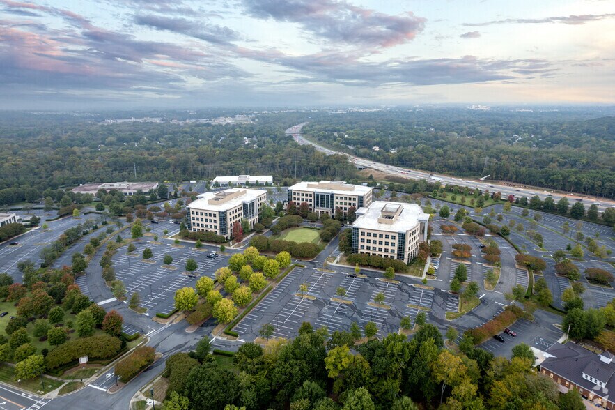 More Photos Of 13850 Ballantyne Corporate Pl, Charlotte Office For Lease
