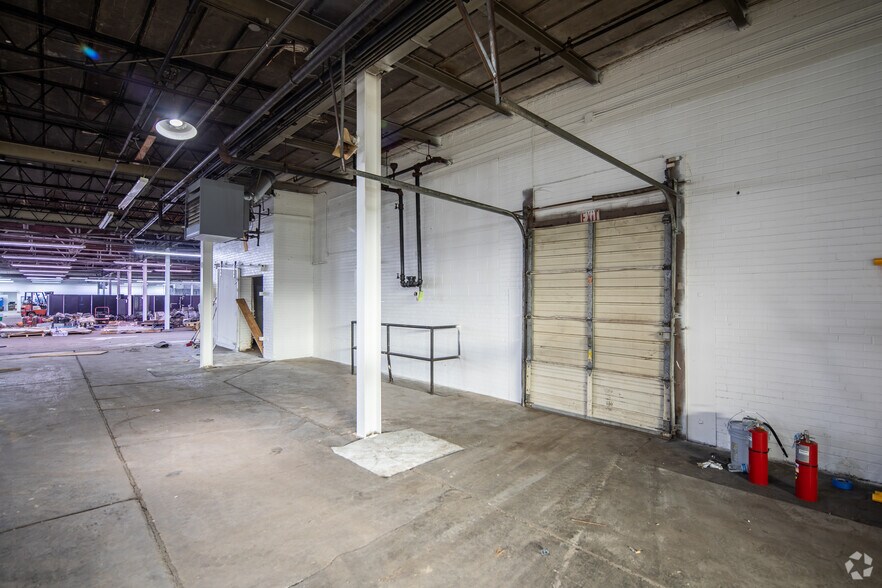 More Photos Of 5206 S 38th St, Saint Louis Warehouse For Lease