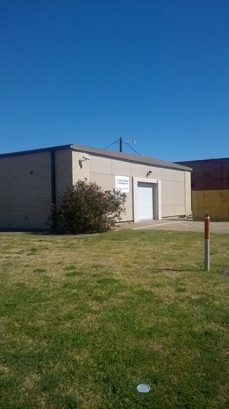 More Photos Of 801 N Bryan Ave, Bryan Warehouse For Lease
