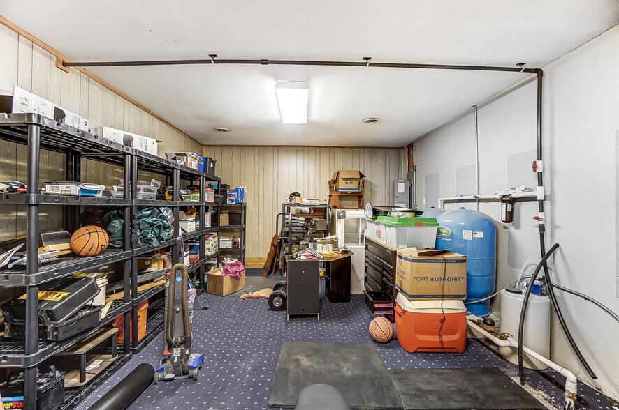 More Photos Of 20660 W Bowling Green Road, Weston Auto Repair For Lease